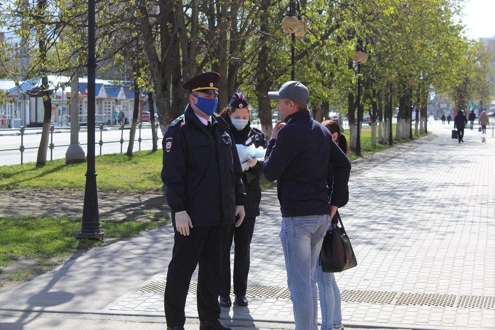 Сотрудники полиции г.о. Серпухов проводят профилактические беседы среди граждан
